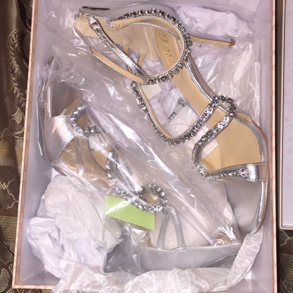 Women’s Silver badgley mischka shoes